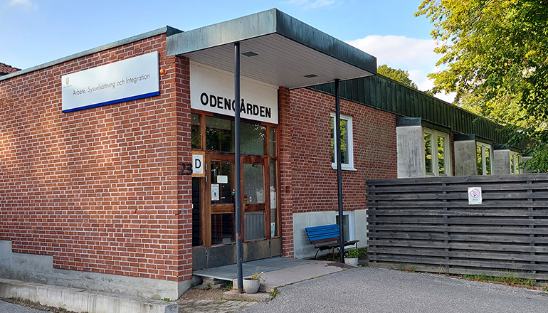 Entrén till Odengården där Arbetsmarknadsenheten finns.